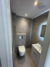 5 bed luxurious house in Great Wryley - Image 4