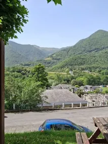 Apartment with balcony near the mountains - Image 3