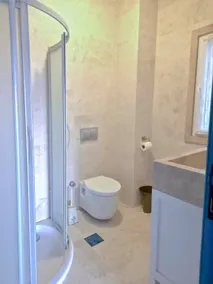 Private room w. own entrance &bath, shared terrace - Image 5