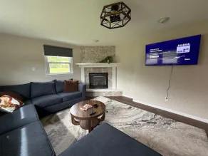 Highland Ridge / Modern Renovated Duplex - Image 3
