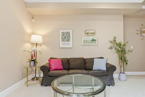 Cozy 3BR Suite near White Rock Beach • Pool & BBQ - Image 2