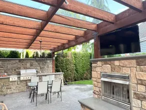 Cozy 3BR Suite near White Rock Beach • Pool & BBQ - Image 4
