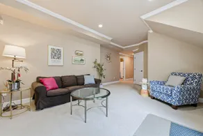 Cozy 3BR Suite near White Rock Beach • Pool & BBQ - Image 3