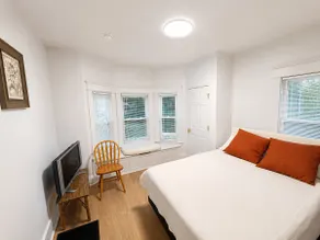 Large 6BR House for Teams & Families Near Canton - Image 3