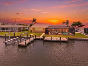 Fin & Claw at the Dock, Waterfront Luxury Retreat - Image 3