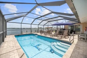 Fin & Claw at the Dock, Waterfront Luxury Retreat - Image 2
