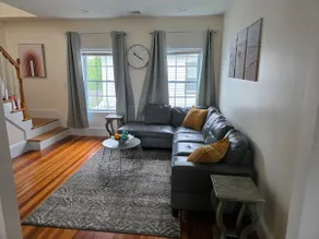 2StoryApt South of Boston Spacious and Convenient - Image 4