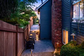 New Bellevue Hillside Stay | Top Location, Views - Image 3
