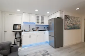 New Bellevue Hillside Stay | Top Location, Views - Image 4