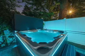 Best Airbnb w/ Parking | 7 min to Airport | NYC! - Image 3