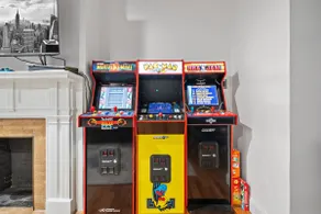 Best Airbnb w/ Parking | 7 min to Airport | NYC! - Image 4