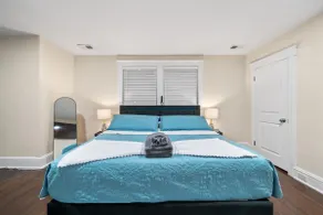 Best Airbnb w/ Parking | 7 min to Airport | NYC! - Image 5