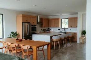 NEW Luxury Lakefront, Hot Tub, Beach & fishing and fireplace - Image 5