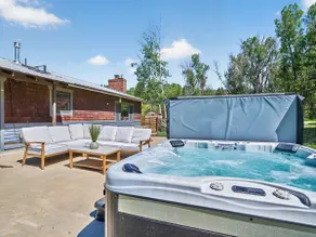 Eagle Ridge River Retreat - Hot Tub, Sauna, Yard! - Image 4
