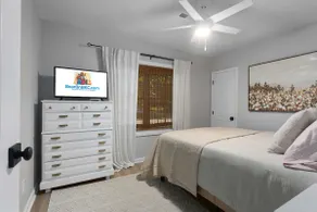 Home Away From Home_Sleeps 6_Prime Location - Image 4