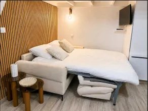 Family retreat for 4-6 people – Île Penotte, beach 50 m away - Image 4