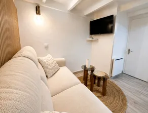Family retreat for 4-6 people – Île Penotte, beach 50 m away - Image 3