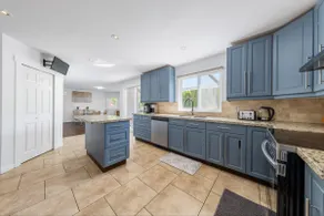 Spacious 5BR Family Home in North Delta, BC - Image 2