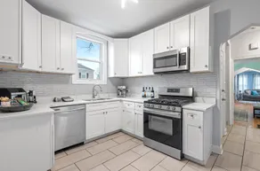 Luxury 5BD/2BA Near Obama Center free Wine&Parking - Image 3