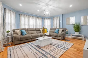 Luxury 5BD/2BA Near Obama Center free Wine&Parking - Image 2