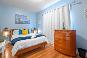 Luxury 5BD/2BA Near Obama Center free Wine&Parking - Image 5