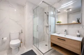 Large 2-bedroom Business & Elegance apartment in the center of Hayange - Image 5