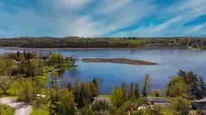 Selwyn Lakefront Retreat Kayaks|Firepit|Treehouse - Image 4