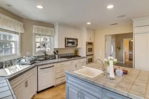 Amazing Mtn & City Views! Simi Valley Hideaway - Image 2