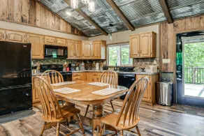 Sunset Climb & Hike: Red River Gorge Cabin w/ Deck - Image 5
