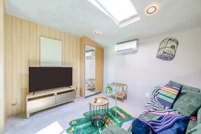 Earthy Artisan Cottage w/AC, Pet Yard & 1-Car Spot - Image 5