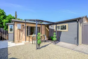 Earthy Artisan Cottage w/AC, Pet Yard & 1-Car Spot - Image 4