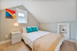 Modern 2BR 2BA Vancouver Suite - Image 2