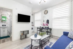 London Tottenham Hotspurs flat near Train Station - Image 2