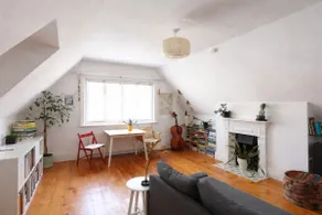 Spacious loft by the sea with off road parking - Image 2