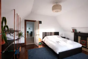 Spacious loft by the sea with off road parking - Image 5
