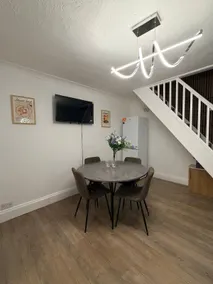 Entire 3 Bedroom House, 2 Mins from Watford FC - Image 4