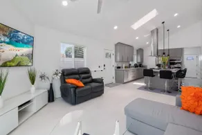 Luxury New Build Bright 2BR 2BA Large Backyard - Image 2