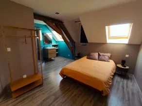 Small house with private courtyard - Image 5