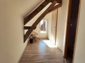 Small house with private courtyard - Image 4