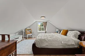 The Jade Loft Near Clifton Hill | Soaker Tub 3 Bed - Image 3