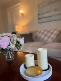 Cozy coastal apartment walkable to downtown Bath - Image 3