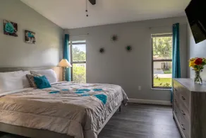 Stylish Nomad Nest: Workspace | Patio | Sarasota - Image 4