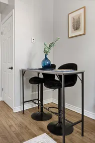 Windsor 1BR + Office | Nurses & Business Travelers - Image 4