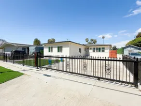 Modern Cozy Retreat |4BR • 4BA • Free Parking for4 - Image 3