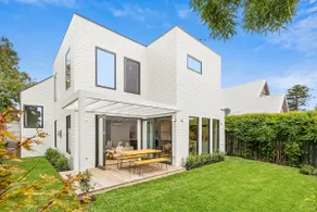 Architect-Designed Coastal Home | 300m to Beach - Image 2