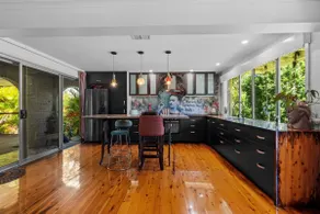 Sabine's Wunderhaus Bribie Seaside Retreat w/ Pool - Image 2