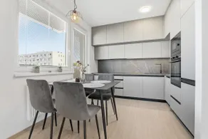 Modern Apartment near Airport w/ Parking - Image 2
