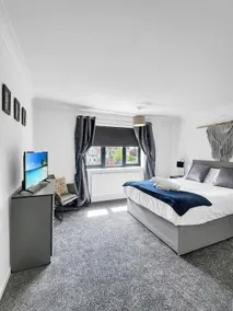 4 Bed house driveway garden Sutton in Ashfield - Image 2