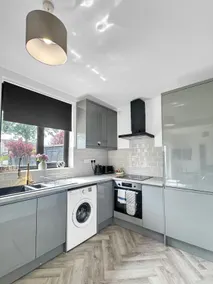 4 Bed house driveway garden Sutton in Ashfield - Image 3