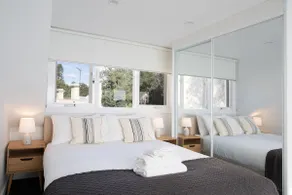 The Loft - Modern 1BR Glebe, Near CBD & Sydney Uni - Walk to Markets - Image 4